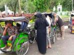 pengayuh-becak-di-bogor_20151001_160933.jpg
