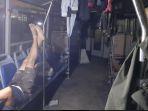 penghuni-bus-transjakarta.jpg
