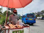 penjual-ketan-bakar-dj-areal-exit-tol-ciawi.jpg