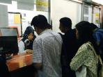 penumpang-kembalikan-tiket_20160108_210456.jpg
