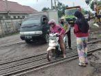 perlintasan-cikabon-tepatnya-di-jalan-raya-moh-toha-kecamatan-parungpanjang.jpg