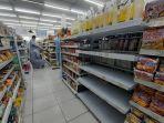 persediaan-minyak-goreng-kemasan-di-minimarket-gunung-batu-habis-rabu-222022.jpg