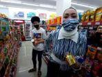 pertama-ke-minimarket-usai-10-tahun-dibui-angelina-sondakh-melongo-lihat-banyak-cemilan.jpg