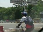 pesepeda-masuk-tol-jagorawi-dari-katulampa.jpg