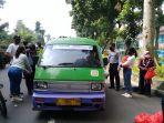 petugas-dishub-kota-bogor-sedang-melakukan-pemyemprotan.jpg
