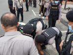 polisi-mengamankan-orang-tak-dikenal.jpg