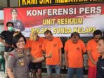 polsek-sunda-kelapa-saat-rilis-pengungkapan-pelaku-penadahan_20180828_175614.jpg