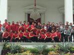 presiden-jokowi-foto-bersama-timnas-u-22.jpg