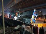 proses-evakuasi-truk-terbalik-d.jpg