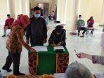 proses-pelantikan-dua-orang-kepanitiaan-pilkades-desa-bojonggede-kabupaten-bogor.jpg