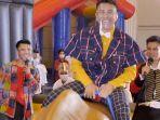 raffi-ahmad-dibikin-malu-di-pesta-ultah-kiano-baim-wong-ngakak-lihat-celana-suami-nagita-robek.jpg