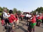 ratusan-warga-nusa-tenggara-timur-ntt-menari.jpg
