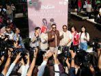 ridwan-kamil-pemain-dilan-meresmikan-dilan-corner-di-bandung.jpg