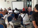 saksi-pilkades-datangi-kantor-camat-ciseeng.jpg