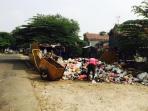 sampah-menumpuk_20151007_115158.jpg