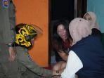 satpol-pp-grebek-kontrakan-di-kabupaten-bogor-ada.jpg
