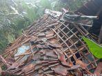 satu-rumah-di-Kampung-Wanakarya-ambruk.jpg