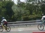 sepeda-masuk-tol-sukabumi.jpg