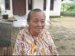 siti-memilih-bertahan-di-rumahnya-pasca-banjir-bandang-yang-melanda.jpg