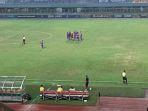 suasana-bench-pemain-saat-pertandingan-persik-kediri-kontra-borneo-fc.jpg