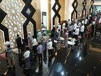 suasana-salat-tarawih-pertama-ramadhan-1442-h-di-masjid-baitul-faidzin.jpg