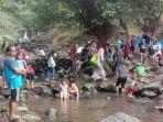 suasana-wisata-curug-nangka-di-kabupaten-bogor-minggu-1272020.jpg