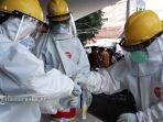 swab-test-kepada-para-pedagang-dan-pengunjung.jpg