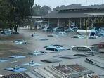 taksi-terendam-banjir.jpg