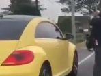 tangkapan-layar-polisi-mengamankan-mobil-dan-pengendara-vw.jpg