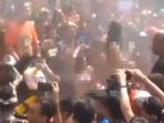 tarian-erotis-di-lapangan-terbuka-di-jepara_20180415_152101.jpg