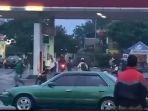 tawuran-pelajar-di-depan-SPBU-yang-berada-di-dekat-TPM-Pondok-Rajeg.jpg