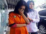 tersangka-selebgram-aca-alias-reva-alexa-dihadirkan-dalam-rilis-narkoba.jpg