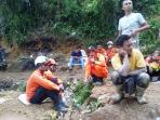 tim-evakuasi-gunung-pongkor-2_20151029_110446.jpg