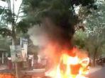 toyota-avanza-yang-tengah-terbakar.jpg