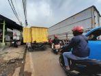 truk-box-pecah-ban.jpg