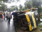 truk-terbalik_20180116_095815.jpg