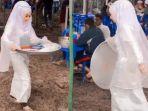 viral-video-pengantin-cantik-jadi-babu-di-pernikahan-sendiri-rela-becek-becekan-angkat-piring-kotor.jpg