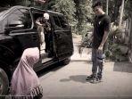 wanita-hamil-nangis-di-depan-rumah-minta-ini-baim-wong-kaget-lihat-tetangga-ikut-merekam.jpg