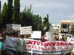 warga-demo-pengembang_20160602_120043.jpg
