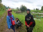warga-desa-sukagalih.jpg