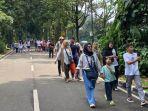 wisatawan-padati-kebun-raya-bogor-pada-lebaran-2024.jpg