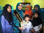 yantie-rachim-ajak-ibu-ibu-baca.jpg