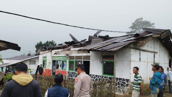 Angin Puting Beliung Menerjang Kertasari Kabupaten Bandung, Puluhan Rumah Warga Rusak