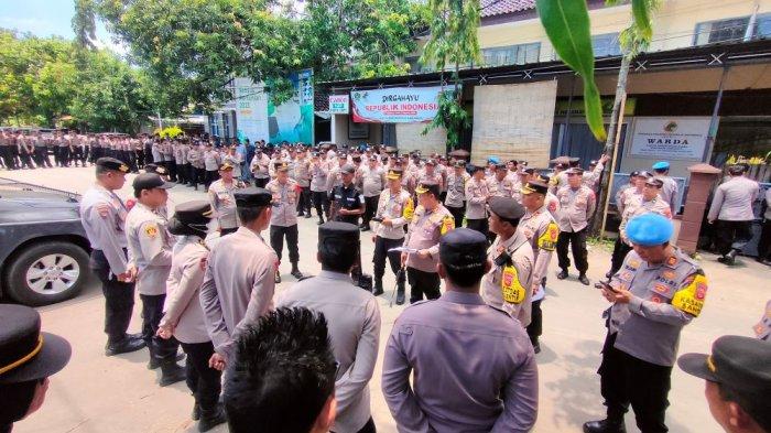 BREAKING NEWS: Pimpinan Al Zaytun Panji Gumilang Jalani Sidang Vonis, PN Indramayu Dijaga Ketat