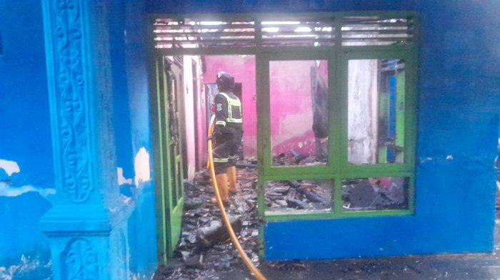Breaking News: Rumah Pamong Desa di Panyosogan Kuningan Ludes Terbakar