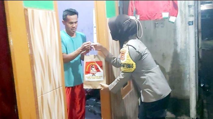 Enaknya, Waga Warudoyong Ini Dibangunkan Sahur Polisi Cantik, Lantas Diberi Minyak Goreng
