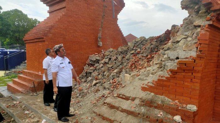 Bupati Cirebon Minta Tindakan Hukum Jika Terbukti Ada Kesalahan Proyek Gapura Pataraksa yang Ambruk