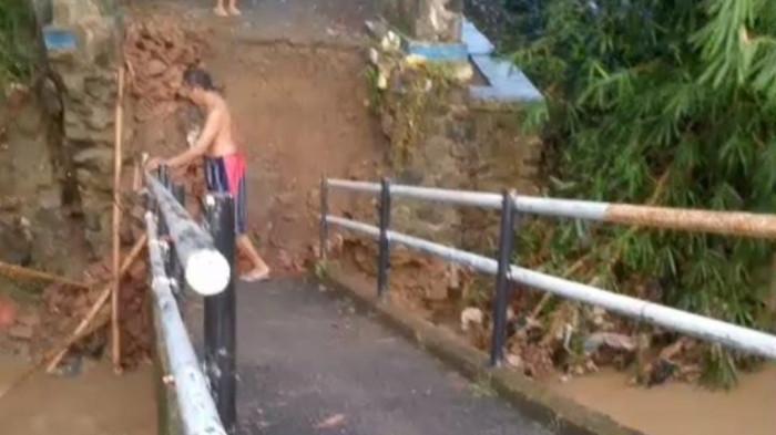 Bupati Majalengka Instruksikan Perbaikan Jembatan Ambruk Akibat Longsor di Kadipaten