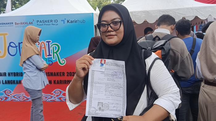 Cheesy Safiri Lianti (26), warga asal Kabupaten Kuningan sekaligus pencari kerjaA