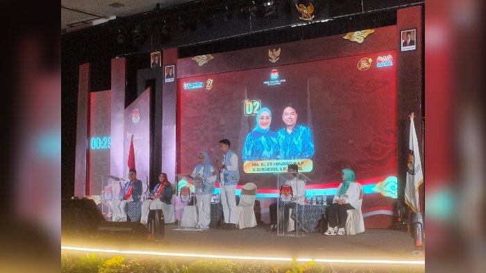Debat Publik Perdana Pilwalkot Cirebon: Eti-Suhendrik Beberkan Janji Perekonomian dan Pendidikan